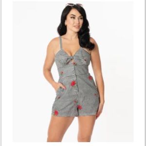 Unique Vintage Black Gingham and Roses Hayward Romper Size Medium (6-8)